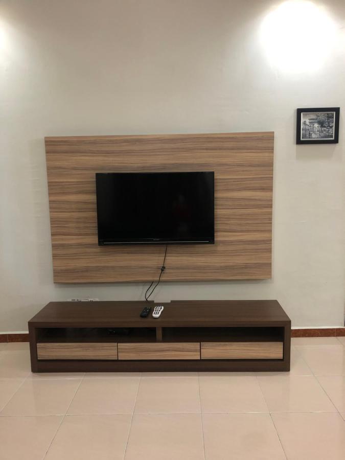 Apartment 3 @ Crown Imperial Court *