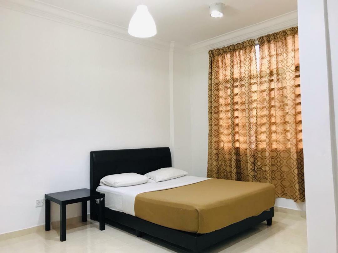 Apartment 3 @ Crown Imperial Court *